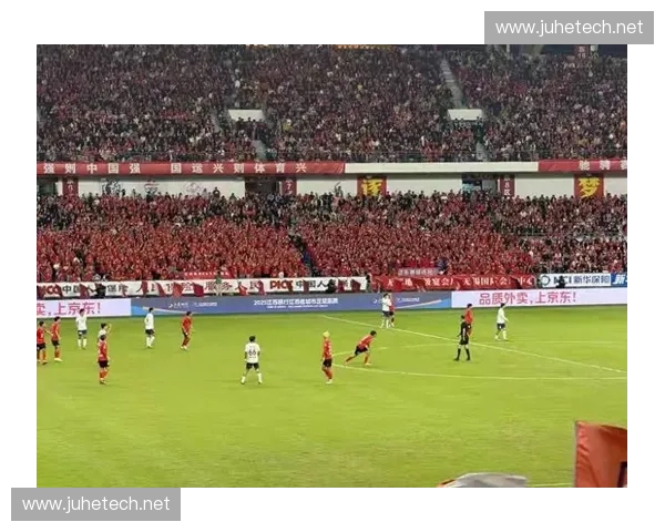 北京业余足球比赛热潮席卷全城 多支草根球队展开激烈角逐